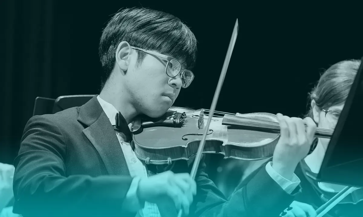 Música de violín basada en estructuras matemáticas