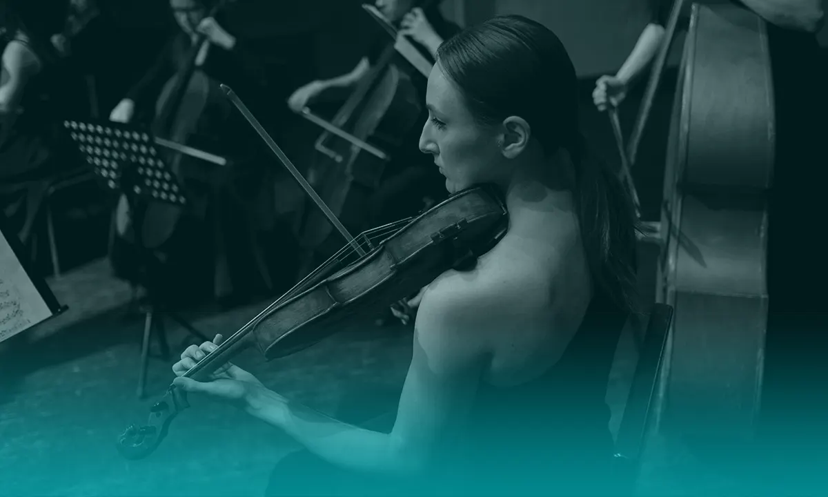 Piezas que requieren que el violinista cante y toque a la vez